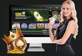 Filipino player making a deposit on 7game using a mobile phone